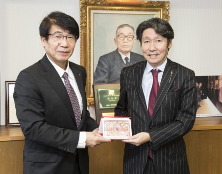 造幣局 : 東京タワー開業６０周年２０１８プルーフ貨幣セットを贈呈