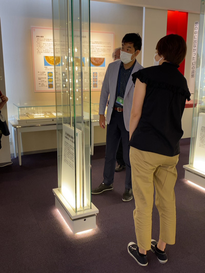 (写真)造幣博物館取材の様子の写真