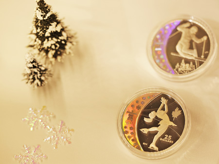 （写真）冬季オリンピックの記念貨幣の展示の写真2