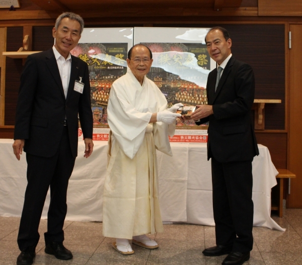 造幣局 : 七宝章牌「秩父夜祭」及び秩父夜祭貨幣セットを贈呈（2022年