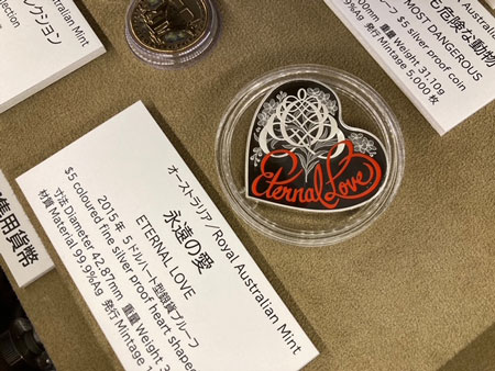 (写真)王立オーストラリア造幣局製造のハート型の貨幣の写真