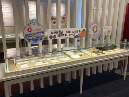 (写真)日本で開かれた国際博覧会の展示の様子
